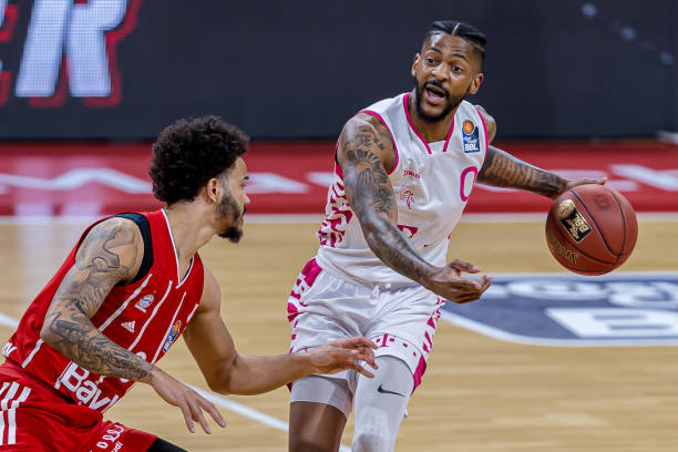 中表现更加 中表现更加