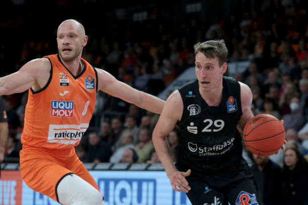 战术层面上 战术层面上