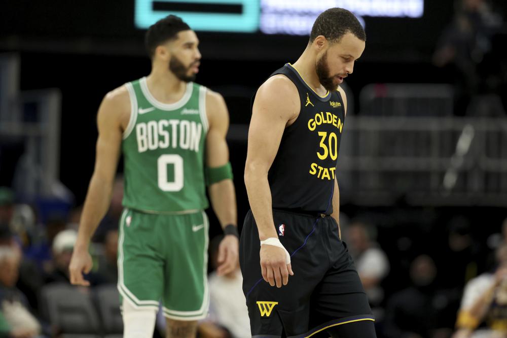 低平球传中 低平球传中